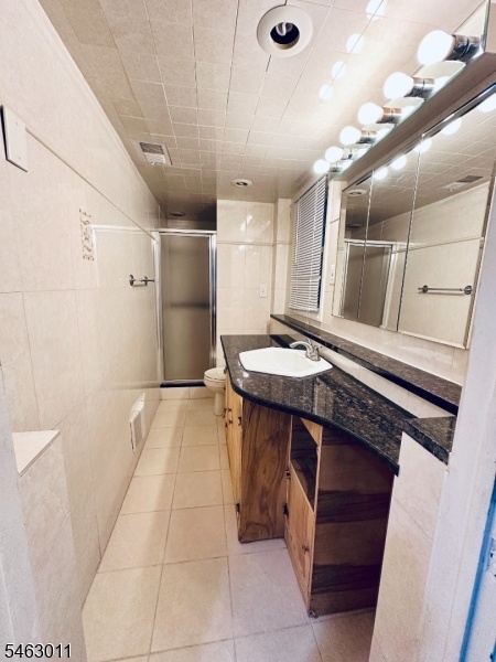 Full Bath off of Family Room