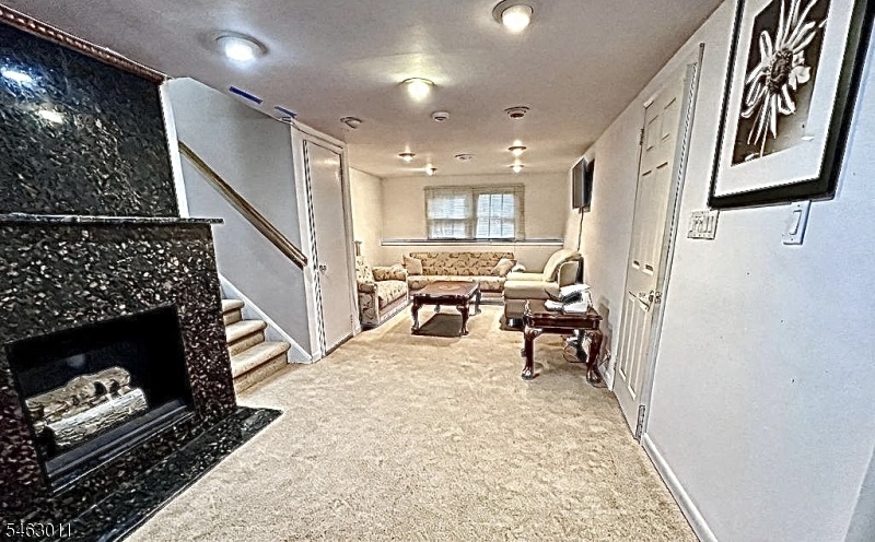 FAMILY RM STAGED
