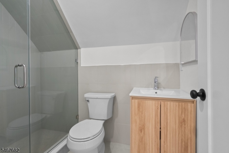 Unit 2 Second Fl Bath