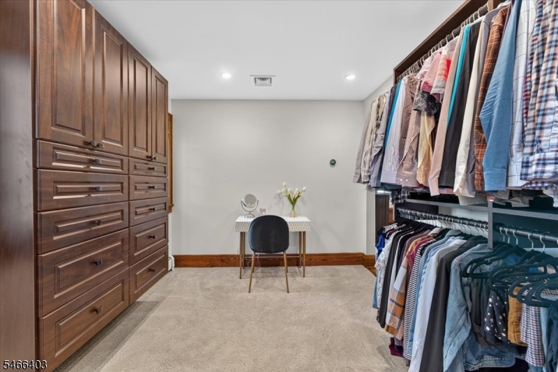 Walk in closet