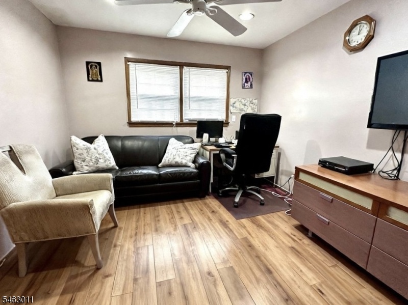 3RD BR STAGED