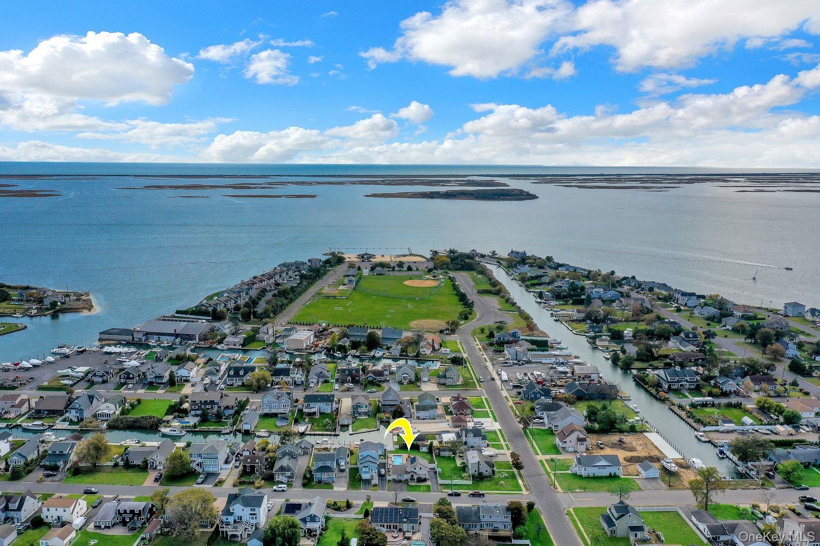 Park, Beach and Boat ramp 2 blocks away