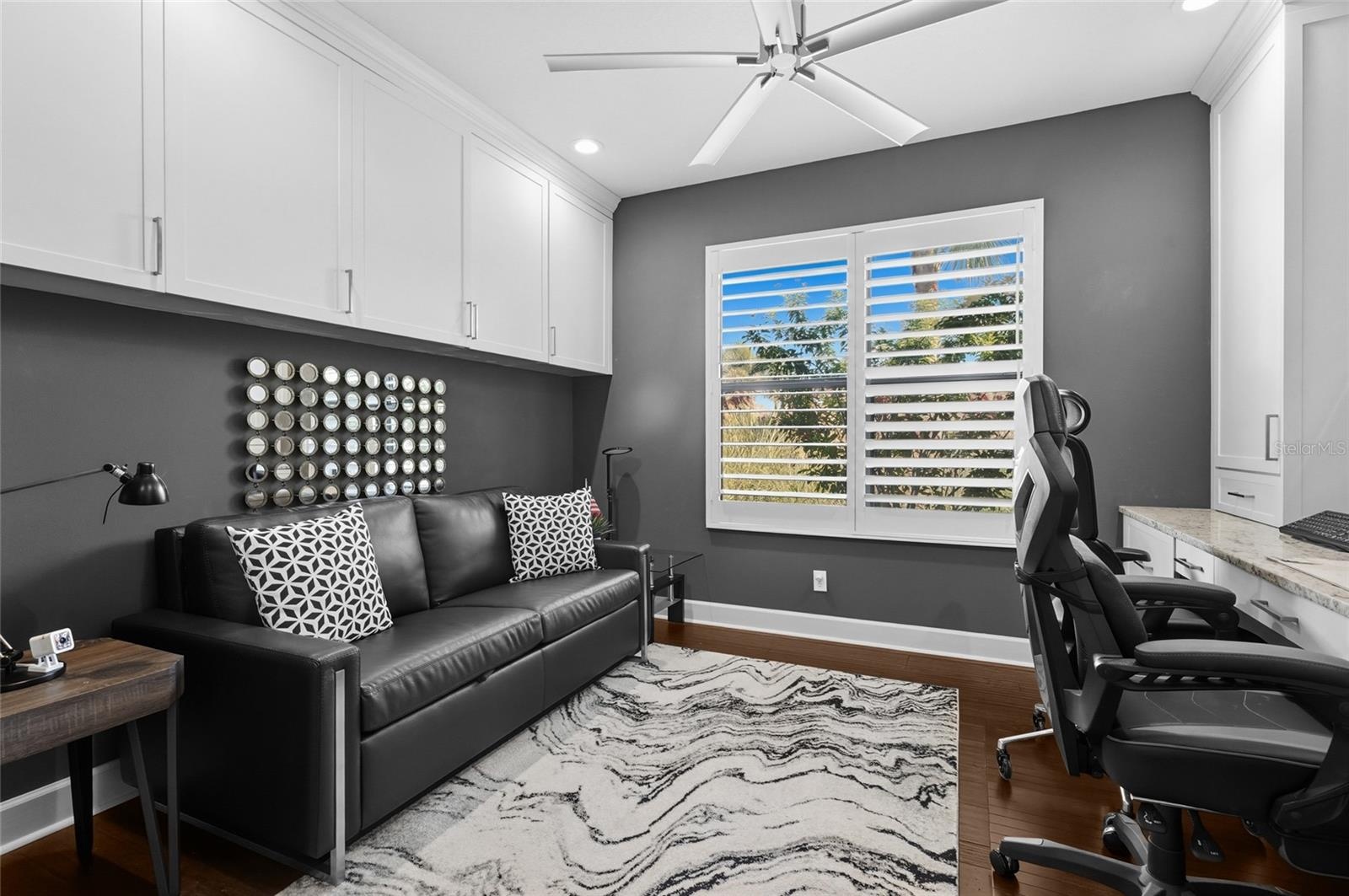 Den/office flex space