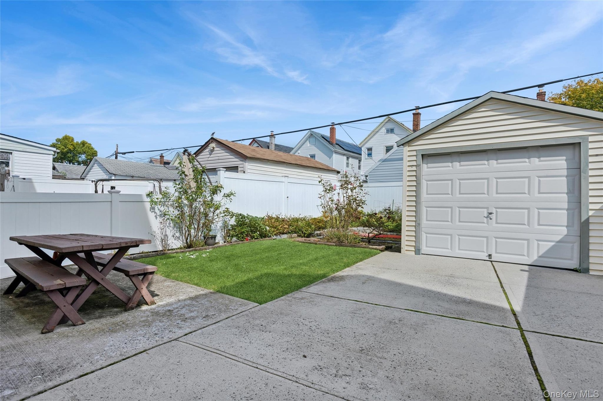 Garage/Yard