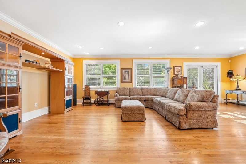 76 Summit Ave