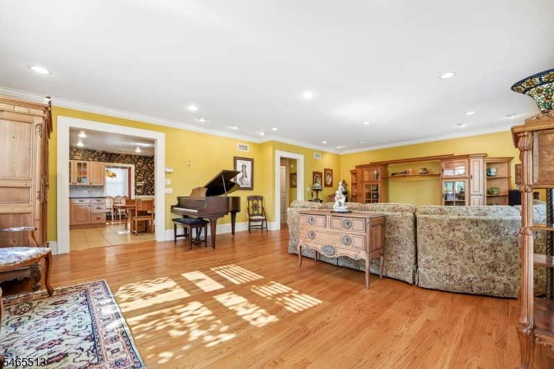 76 Summit Ave