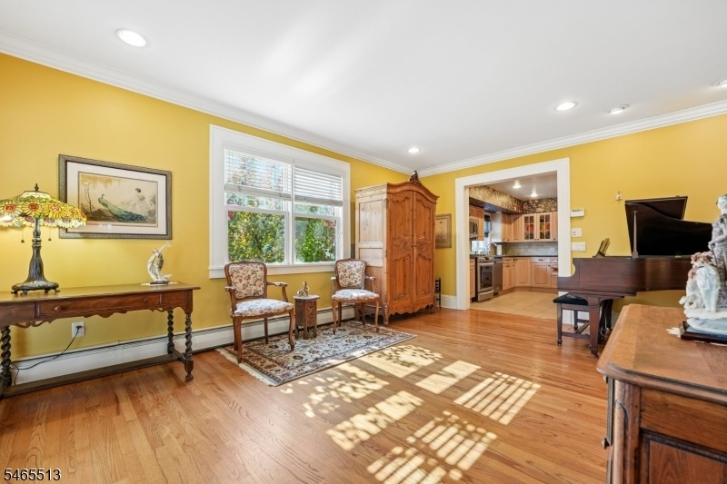 76 Summit Ave
