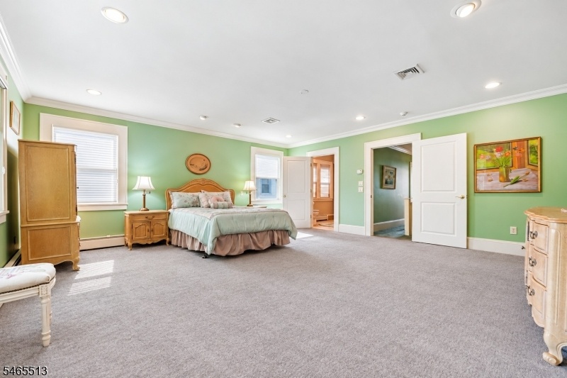 76 Summit Ave