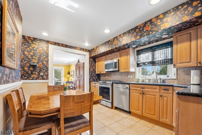 76 Summit Ave