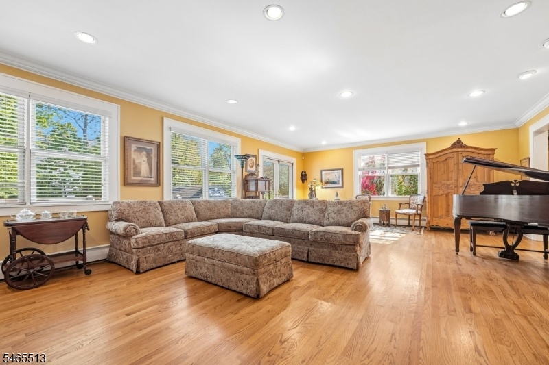 76 Summit Ave