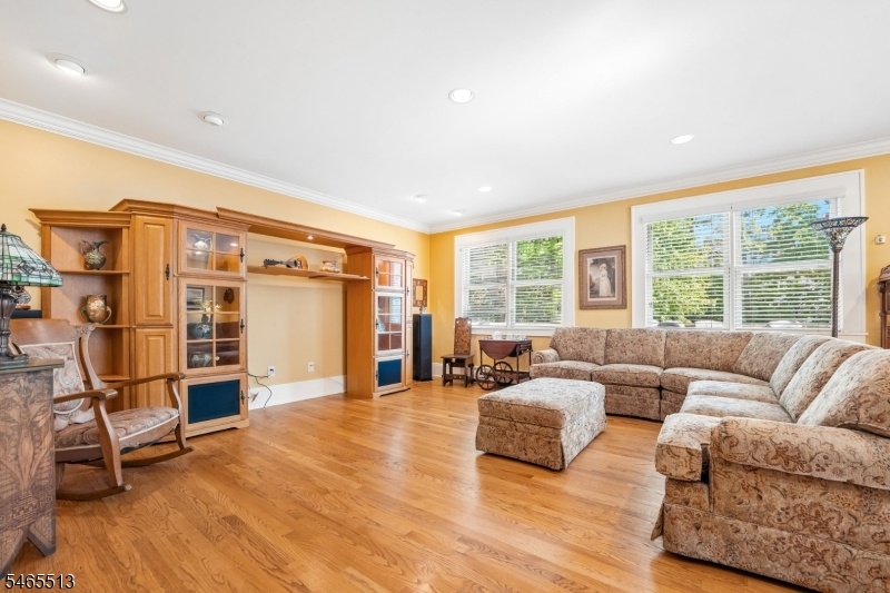 76 Summit Ave