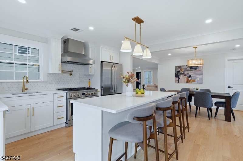 Kitchen / Dining View