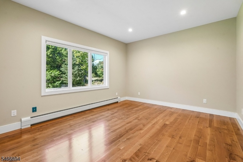 Den/Bonus Room