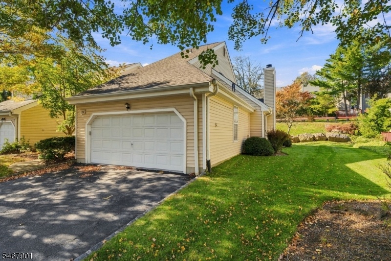 Driveway/Garage