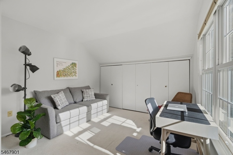 Bedroom/Office