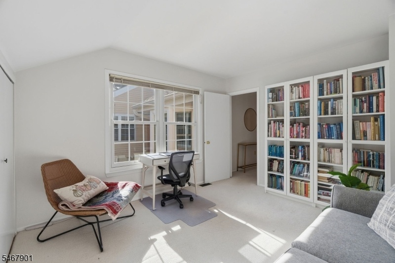 Bedroom/Office
