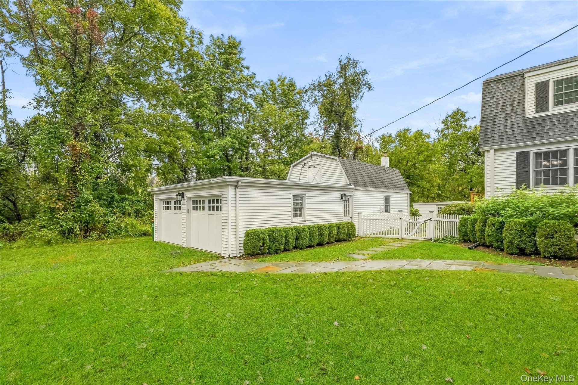 Detached 2 car garage/ Studio