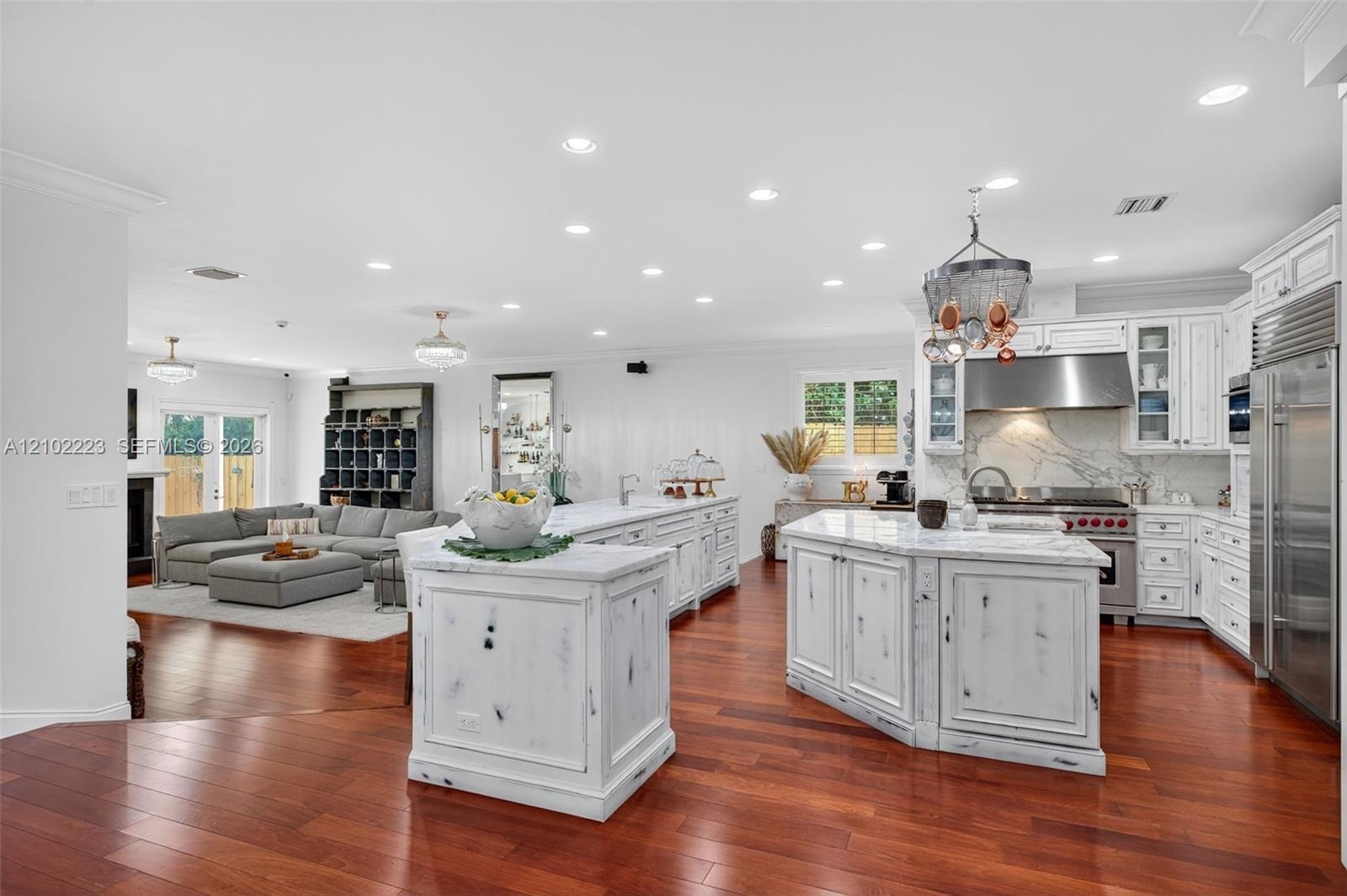 An impressive open concept chef’s kitchen, both expensive countertops, a generous, entertaining bar and a Spacious Center, Island perfectly designed f