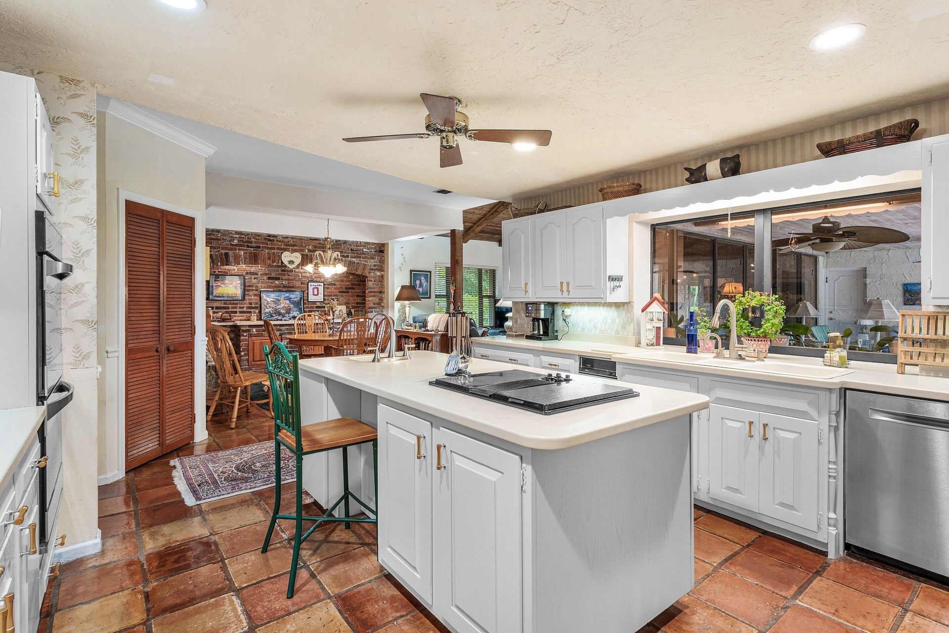 Kitchen- walk in pantry
