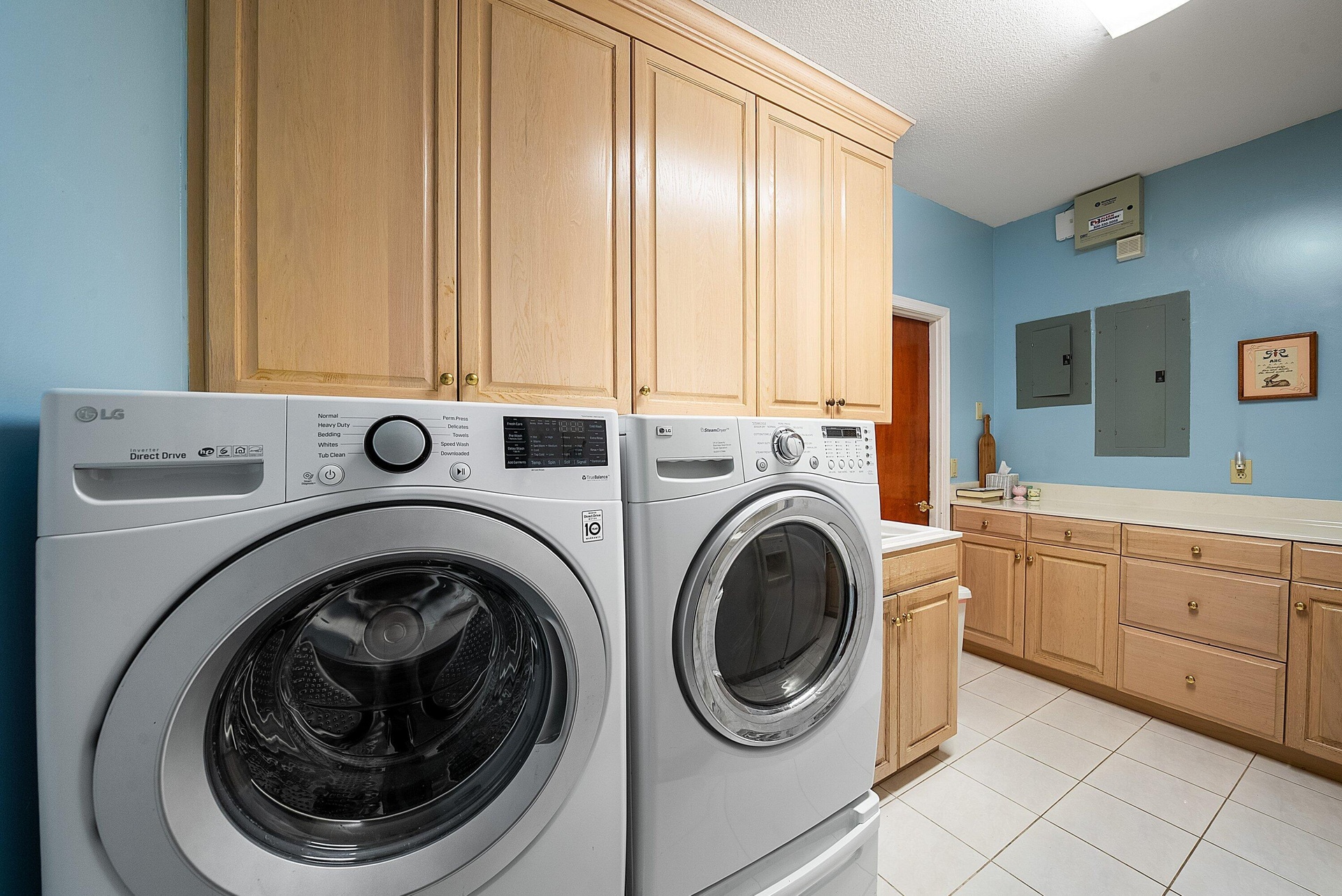 Laundry room w/ refrigerator & freezer