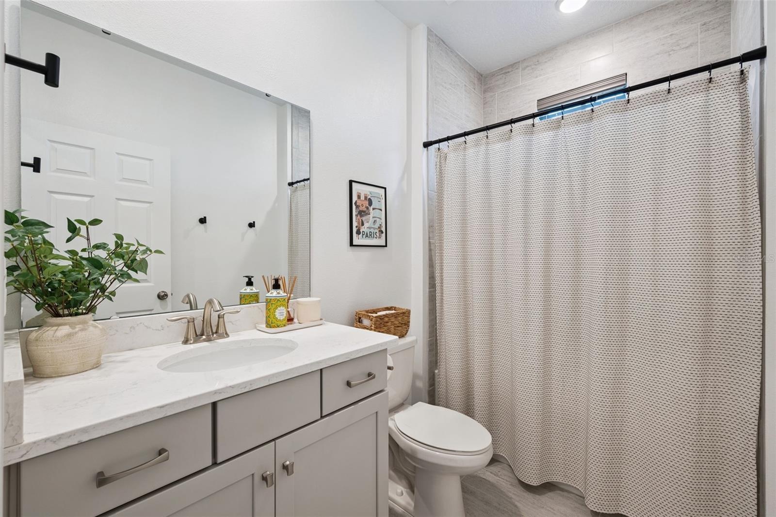 Full Guest Bath Upstairs