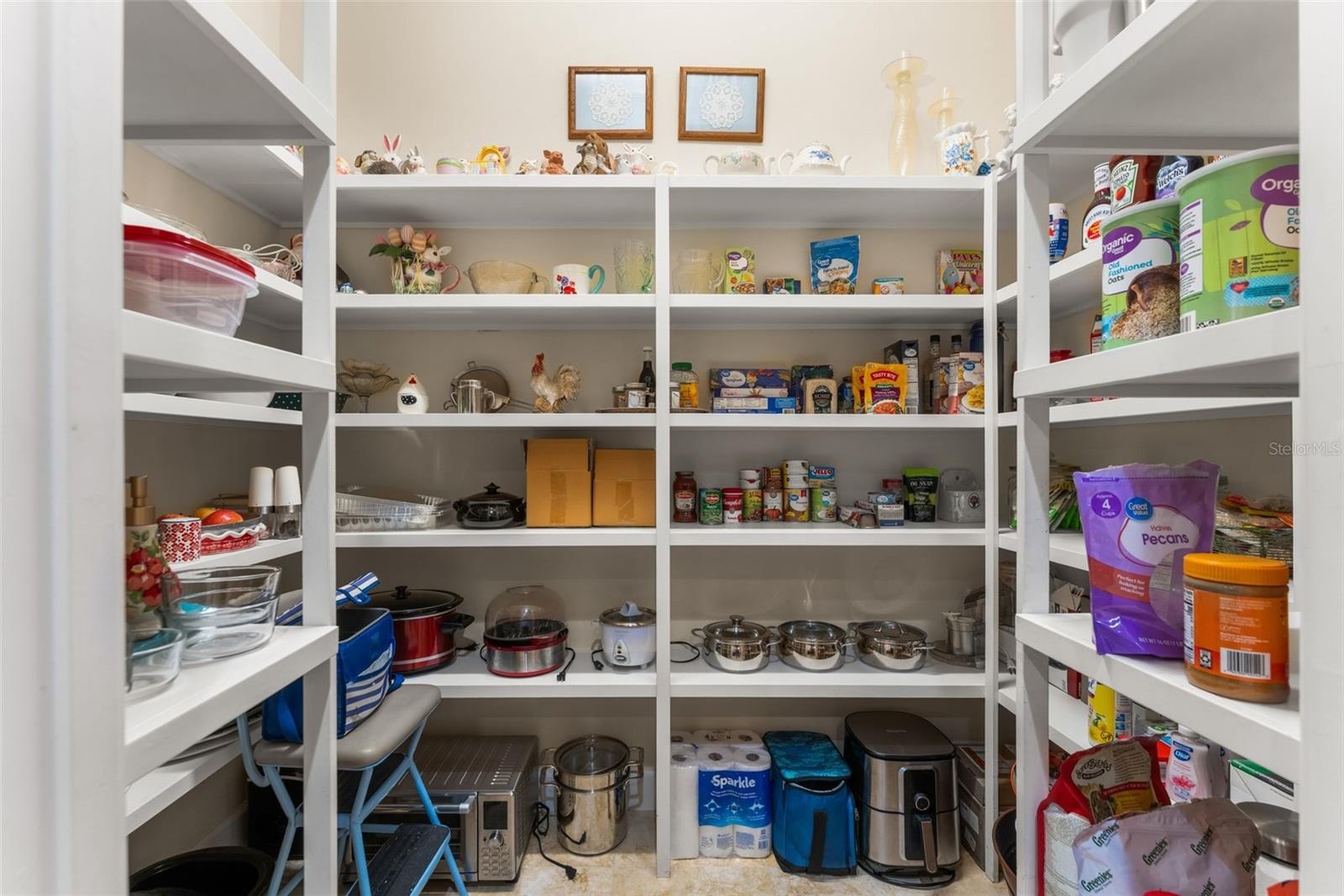 Kitchen pantry