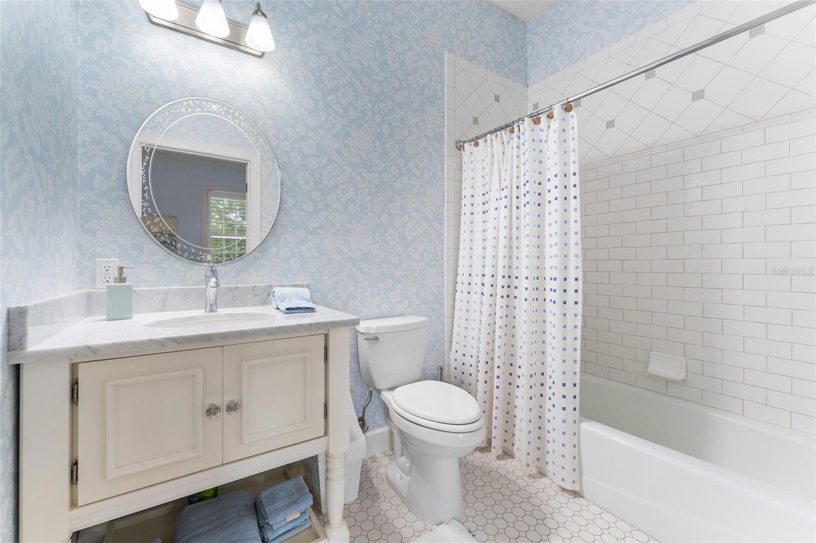 ensuite bath and walk in closet