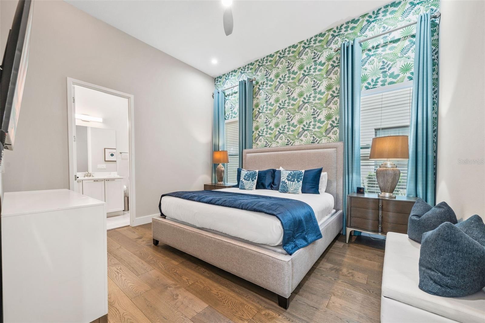 1st floor guest room