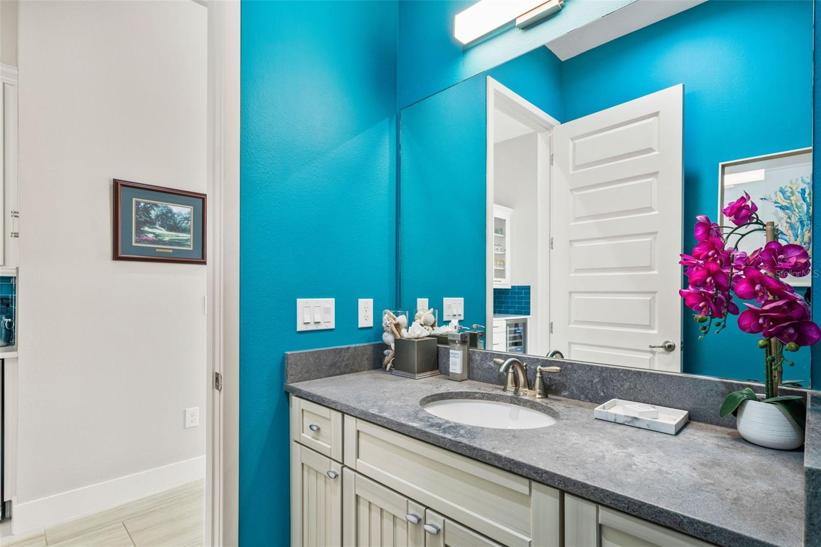 1st floor half bathroom