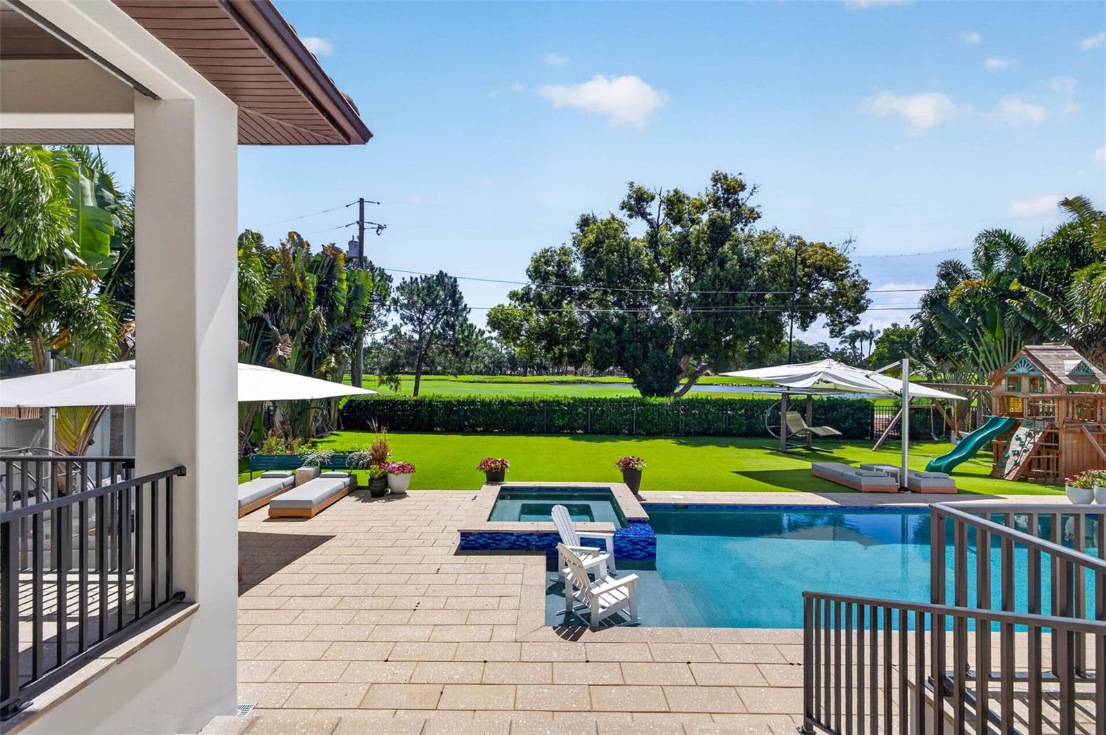 Luxurious Poolside Retreat