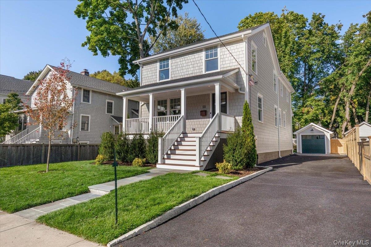 Welcome home to 68 Grapal where the city meets the suburbs~ best of both worlds!