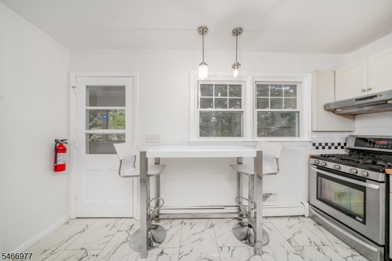 Eat-in-Kitchen