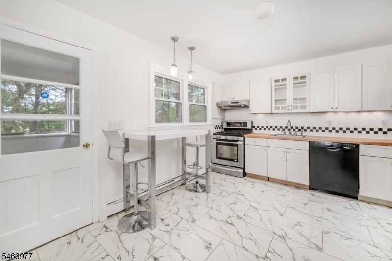 Eat-in Kitchen