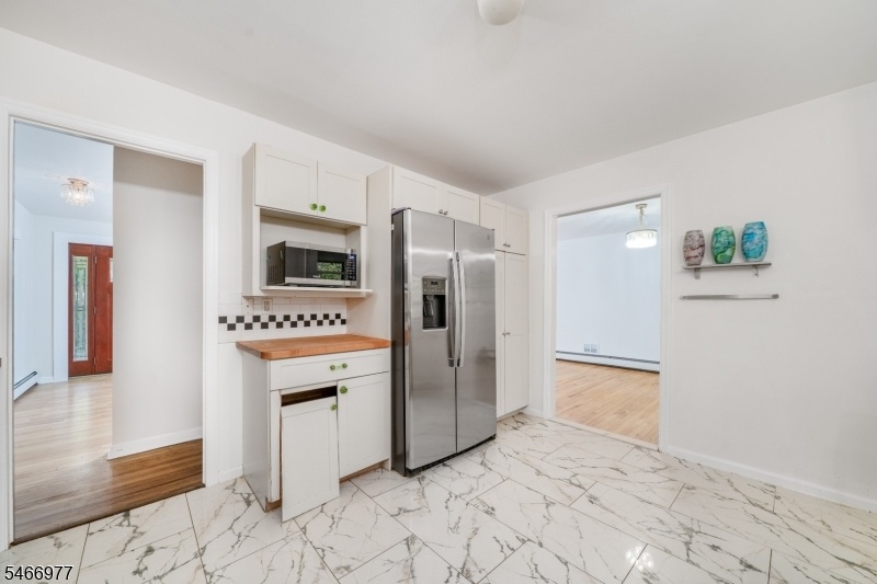 Eat-in-Kitchen