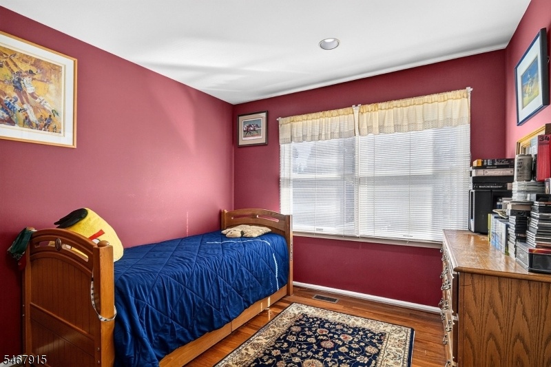 Secondary bedroom