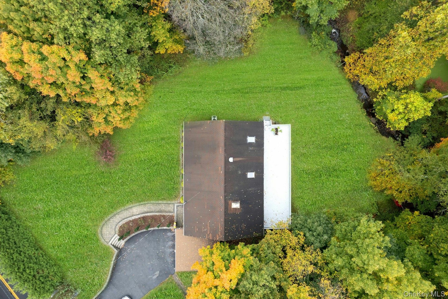 1.5 landscaped acres.