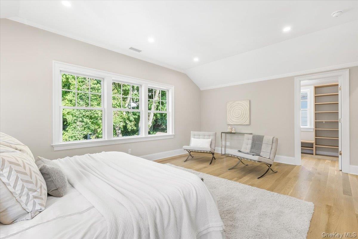Perfect sanctuary at the end of a long day with ample space to make it your own.