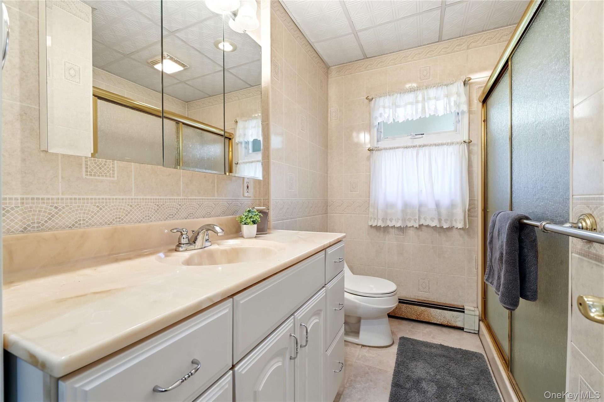 1st Floor Bathroom
