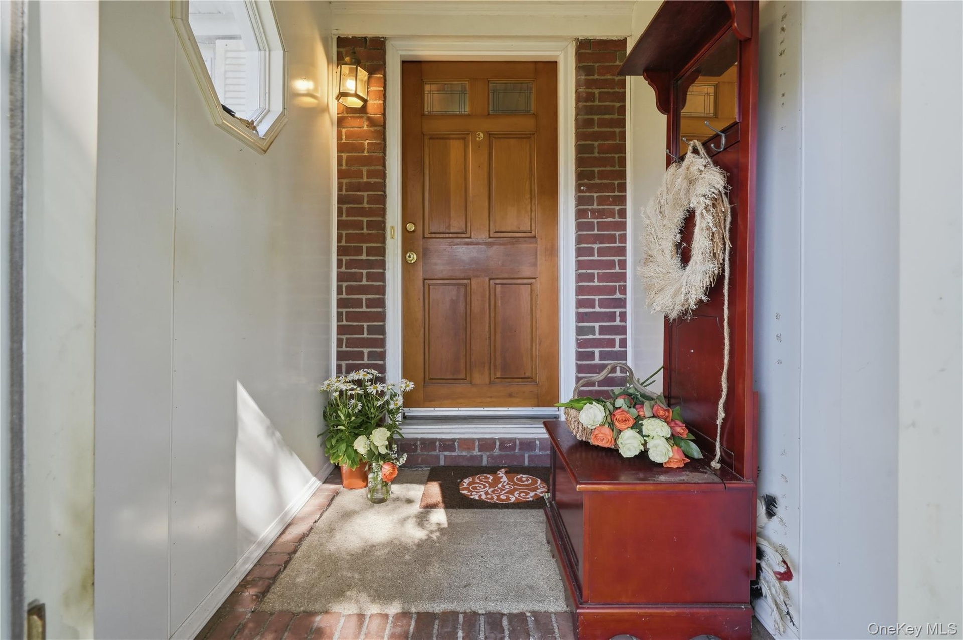 Inviting Quaint Entry