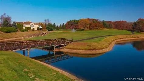 400 acres of private property including 4 tennis courts, walking trails, scenic ponds.  This community offers both active living and leisure options.