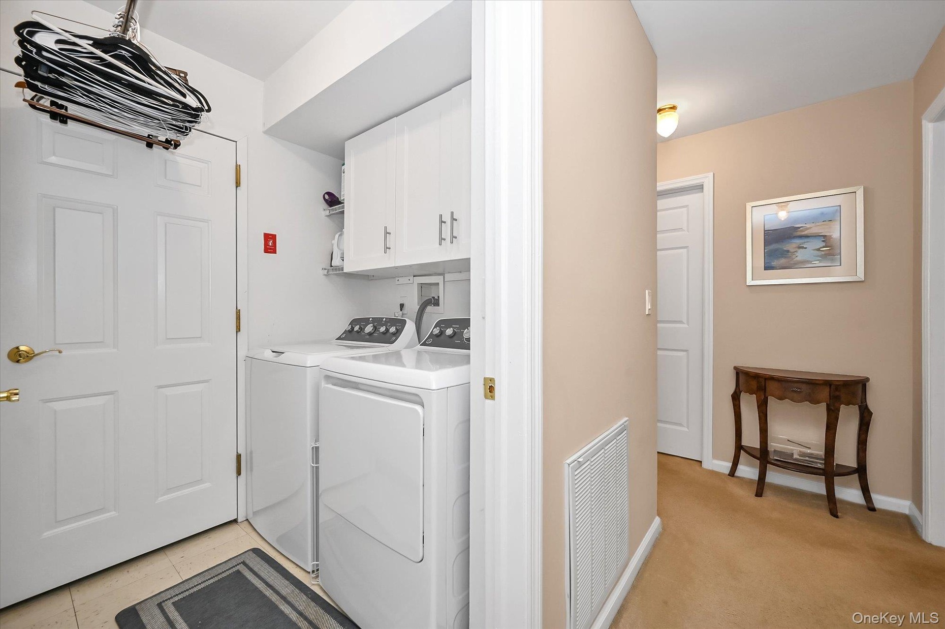 Boasts new washer/dryer