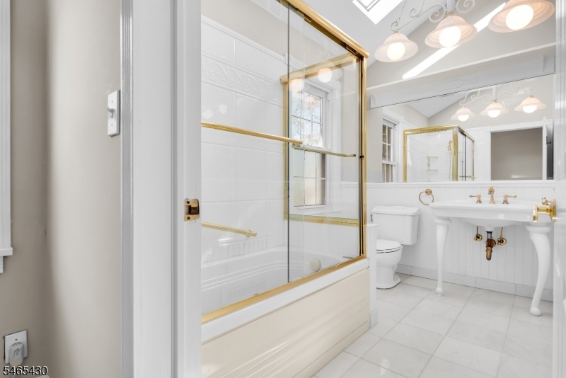 2nd Floor Bath