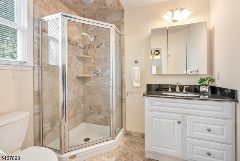 Unit 1 Main Bed Bathroom