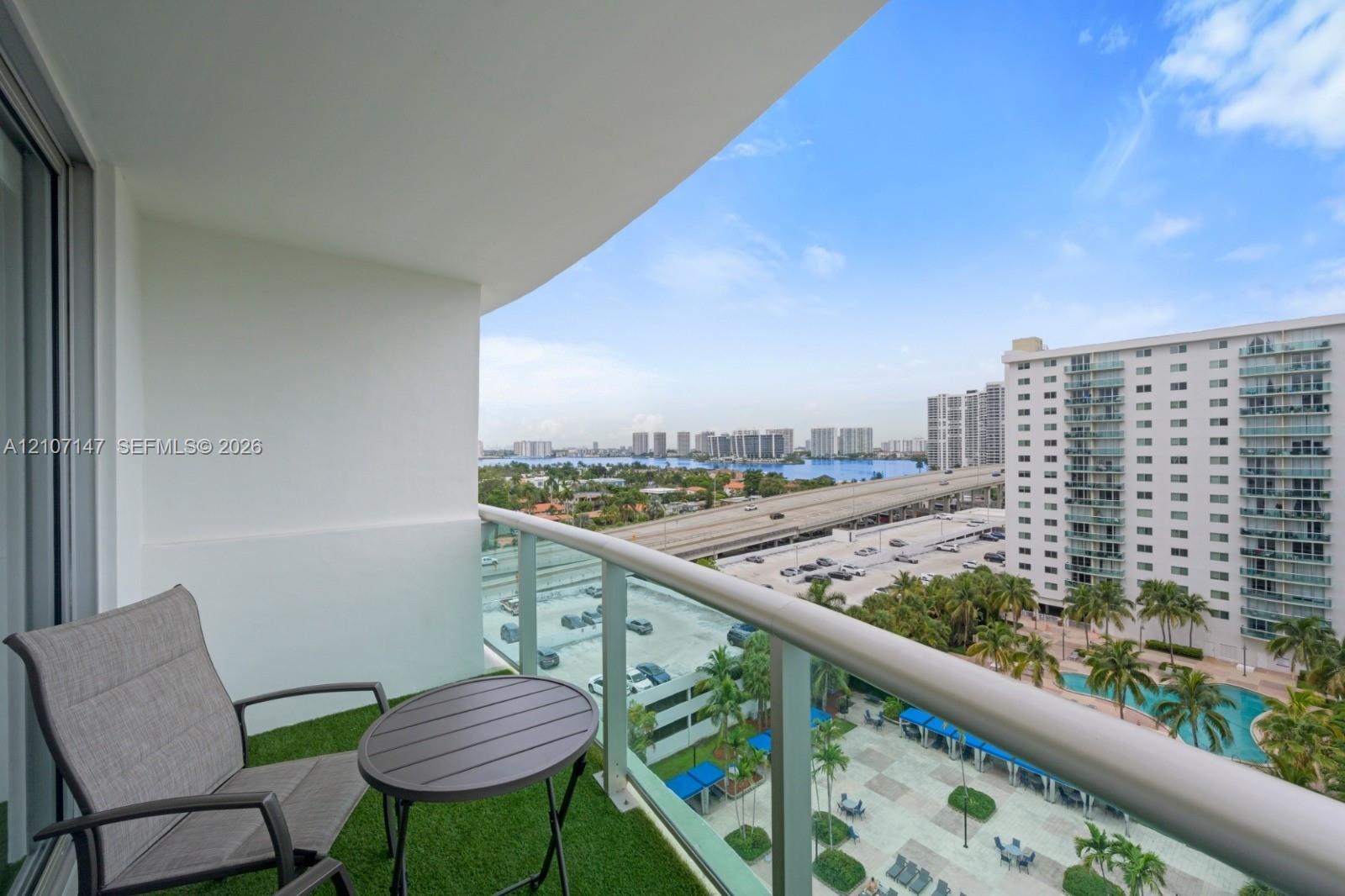 Private balcony featuring a glass railing and a concrete floor