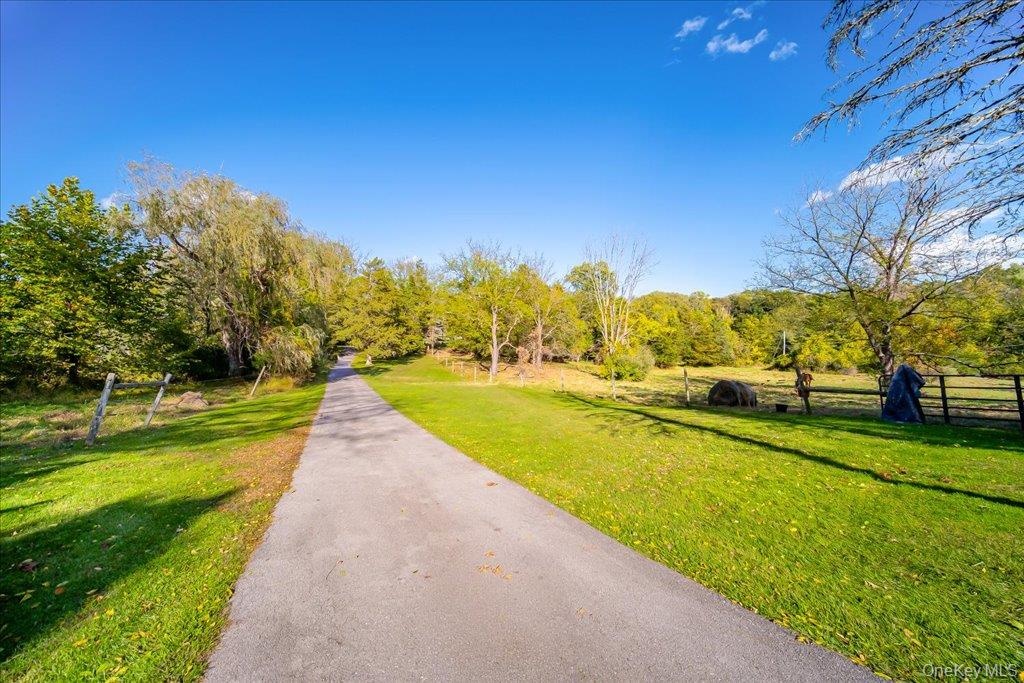 Lovely long drive offers nearly complete privacy!