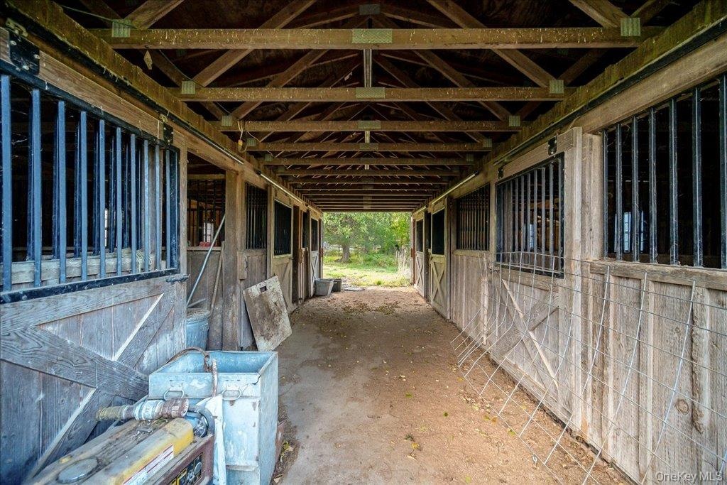 Bring your HORSES and FARM ANIMALS!  This working sable offers plenty of room!