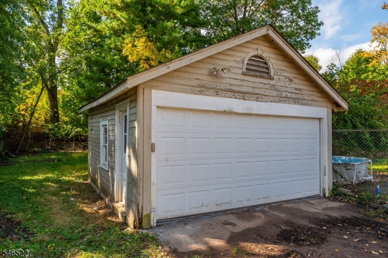 Detached Garage