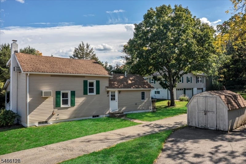 2 houses on 1 lot
