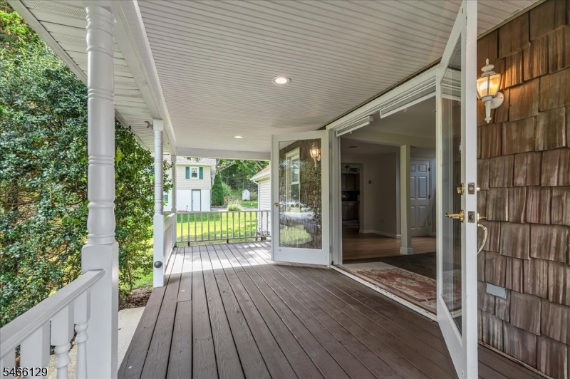 Covered Porch (49)