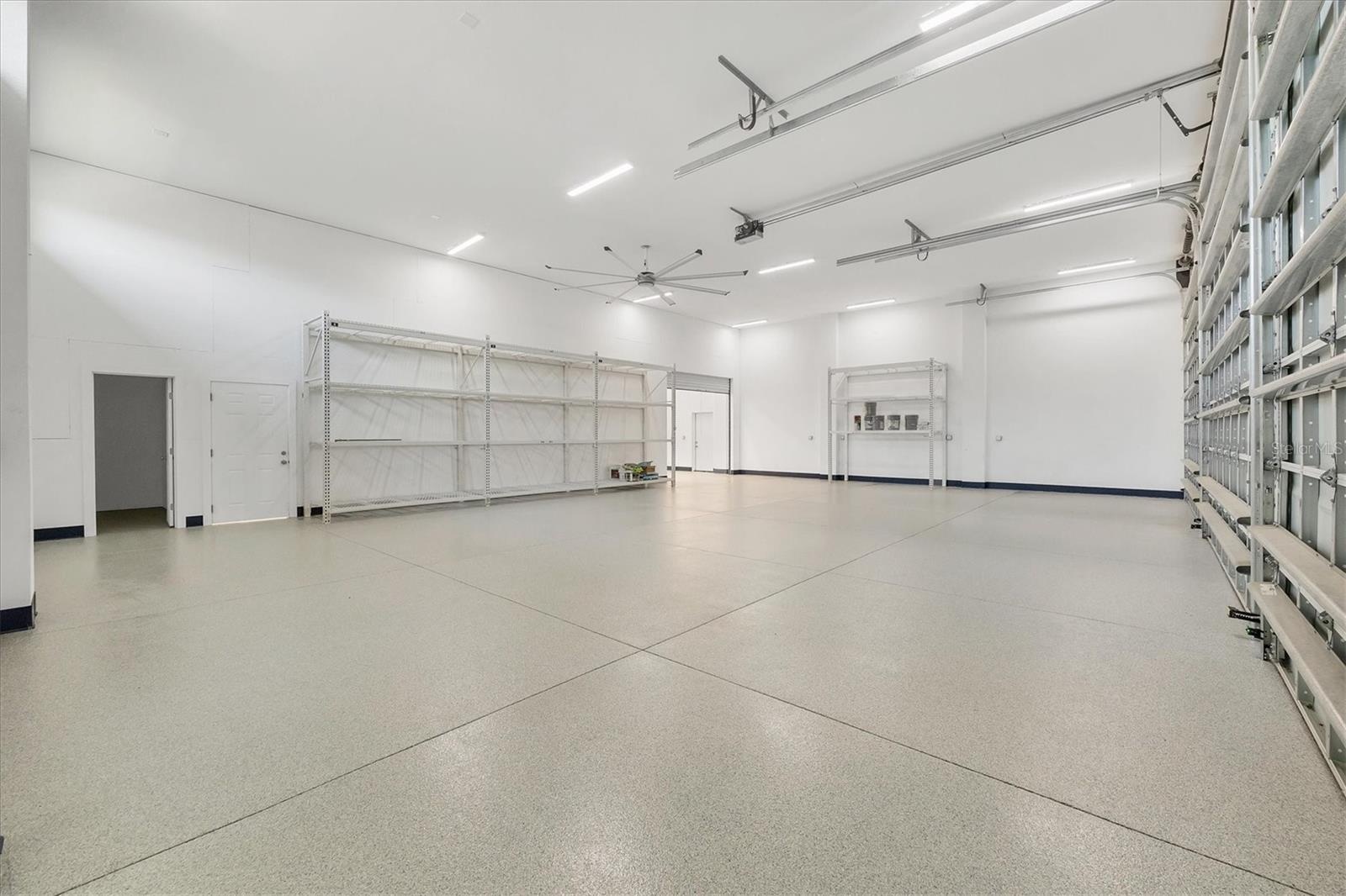 MASSIVE GARAGE/WAREHHOUSE